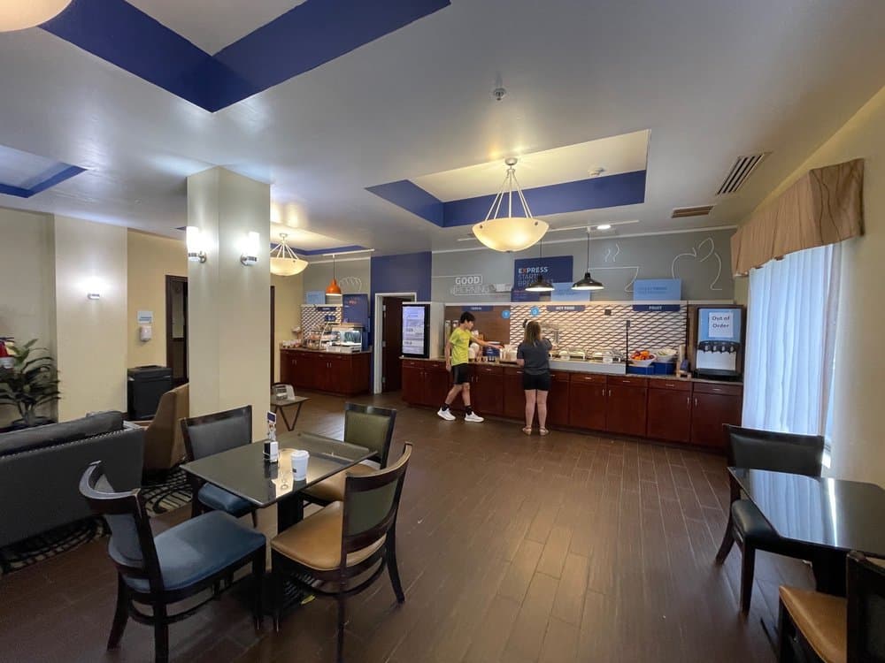 Holiday Inn Express & Suites Charleston NW - Cross Lanes - wedding in Cross Lanes, WV