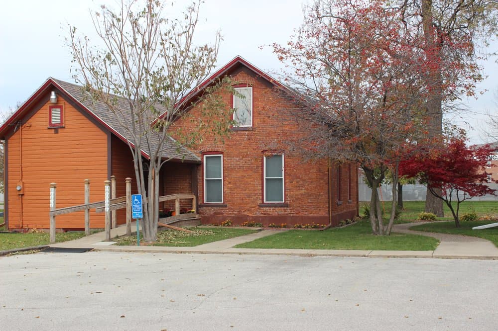 Brick Cottage Events - wedding in Cedar Rapids, IA