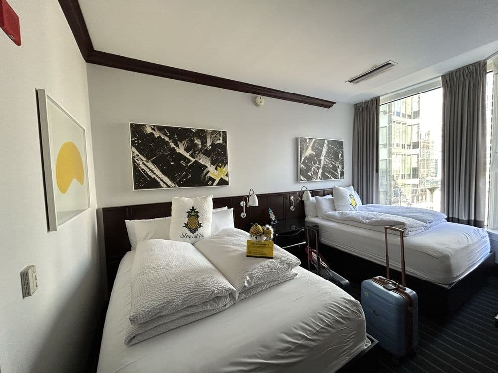 Staypineapple, An Iconic Hotel, The Loop - wedding in Chicago, IL