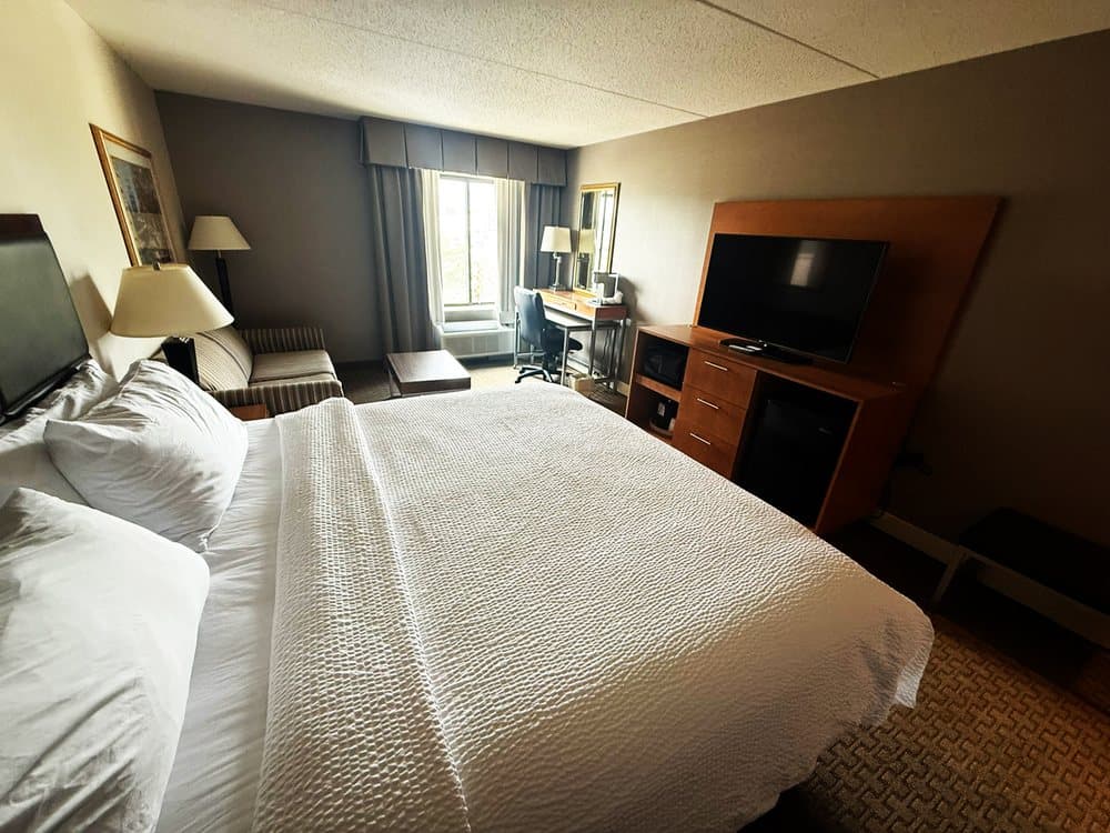 Holiday Inn Manchester Airport - wedding in Manchester, NH