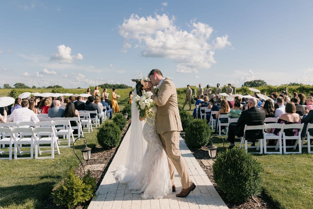 Harpors Vineyard - wedding in New Virginia, IA