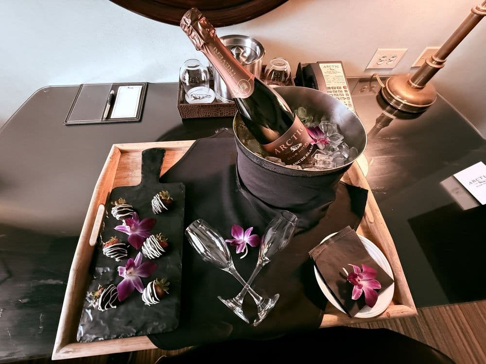 Polar Bar - wedding in Seattle, WA